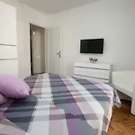 Downtown Apartment Kole